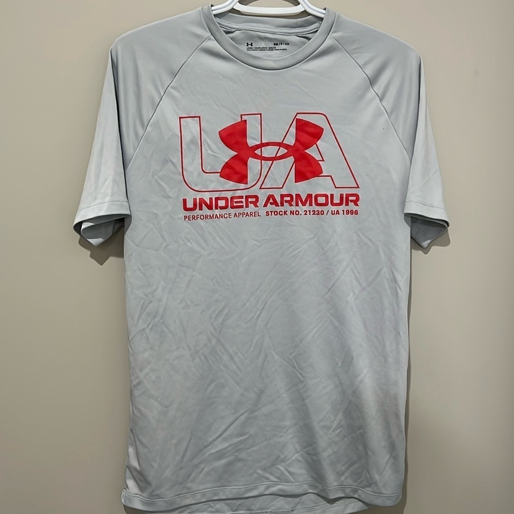 (42) under armour athletic tshirt
